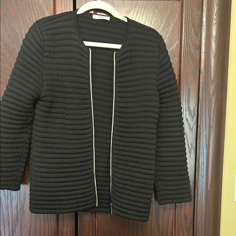Great condition sweater jacket
50% nylon 40% cotton 10% elite